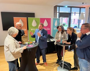 Diskussionsrund Journalistentag am Stand von DIALOG MILCH
