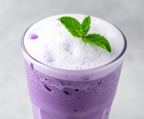 Ube Latte mit frischer Minze