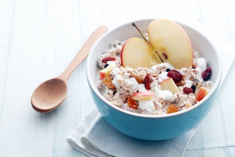 Müsli mit Apfel