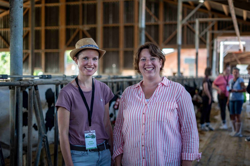 Familienbloggerin Nora Schmidt und Landwirtin Corien Berends-Blok